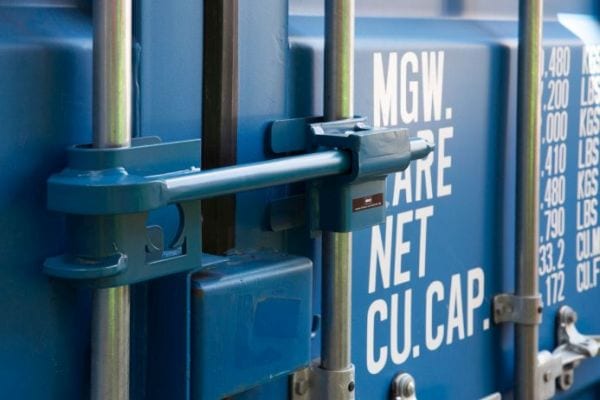 Die Omega Container Verriegelung am Container